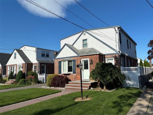 Foto del edificio - 100 Carl Ave