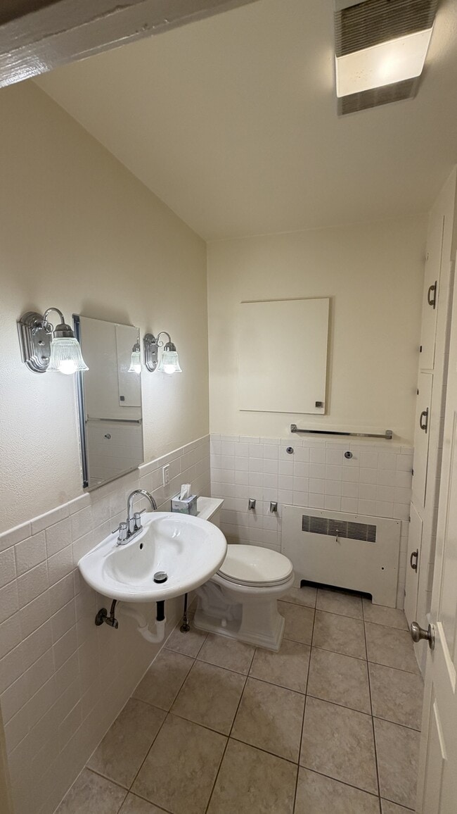 Building Photo - 1447 S Broadway