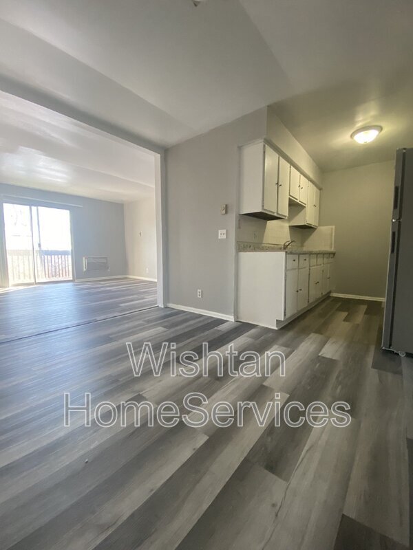 204 Charleston Blvd Unit Apt 6, IL 61455 Condo for Rent in