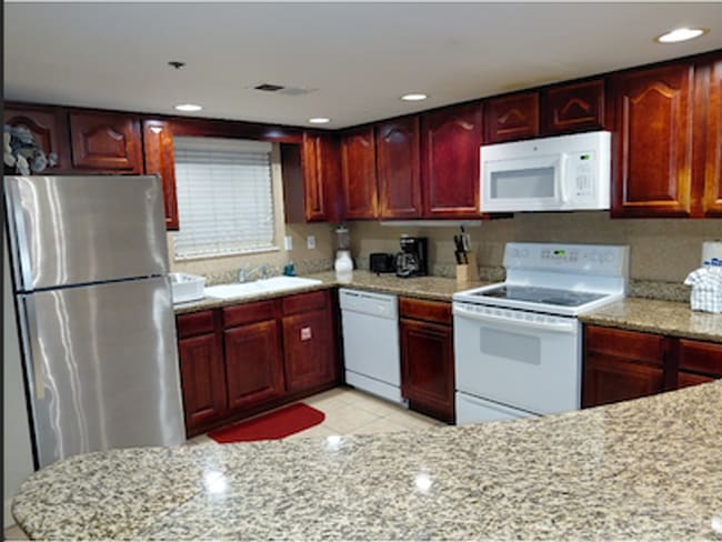 Building Photo - Turnkey Furnished Condo