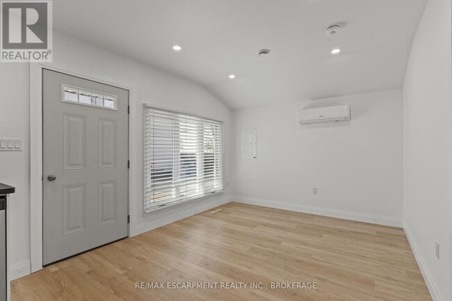 Building Photo - 362 Gatfield Ave
