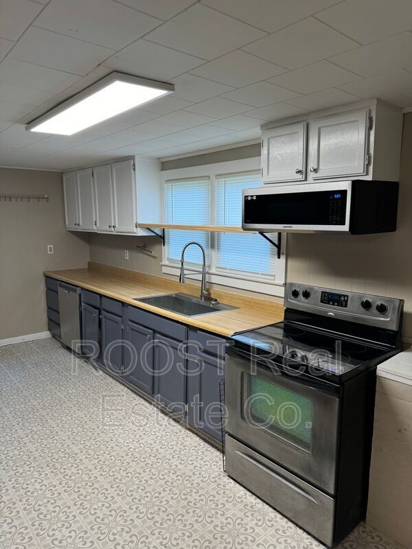 Foto del edificio - 527 E Ward St