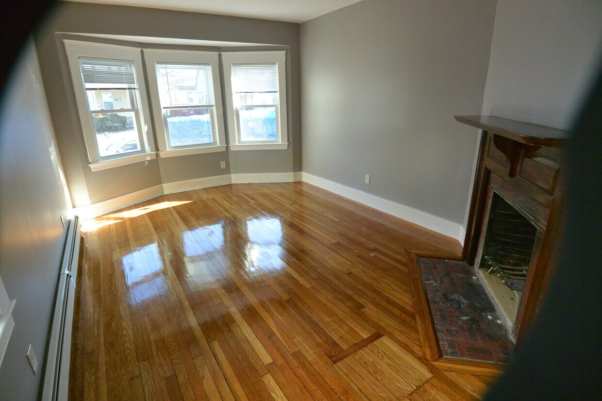 Primary Photo - 16 Mansfield St