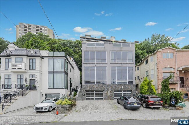 Foto del edificio - 760A Undercliff Ave