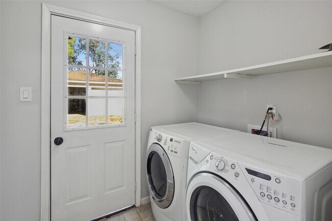 Foto del edificio - 959 Wavecrest Ln