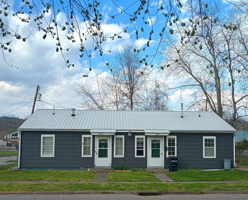 Primary Photo - Two Bedroom Duplex in St. Albans
