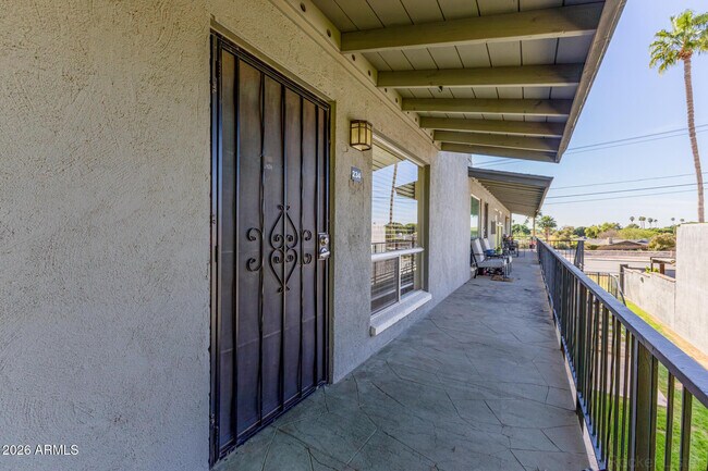 Foto del edificio - 7141 N 16th St