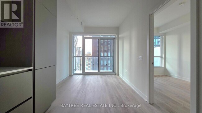 Photo du bâtiment - 110 Broadway Ave