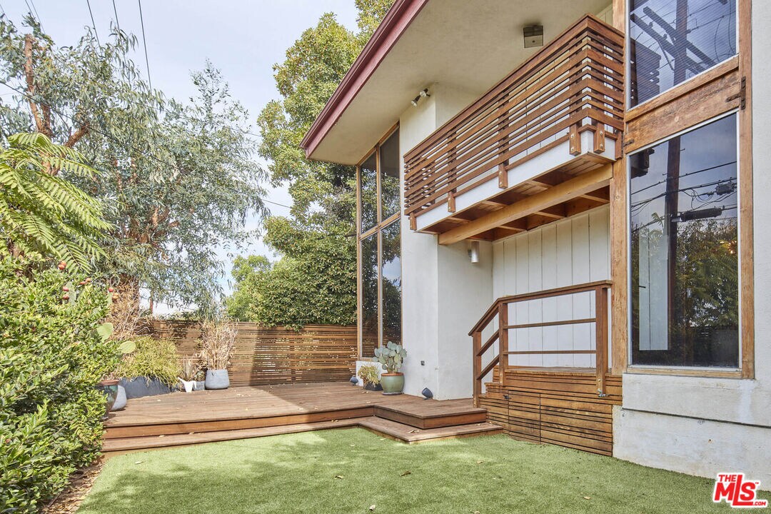 11217 Sunshine Terrace Houses in Los Angeles, CA Westside Rentals