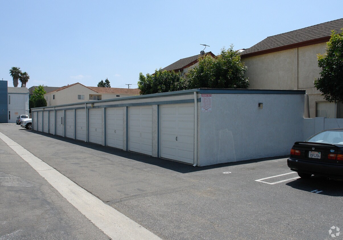 Building Photo - 17692 Cameron St