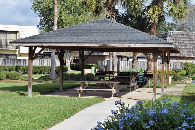 Building Photo - 926 Willow Dr