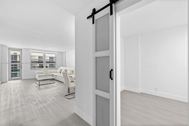 Foto del edificio - 9511 Collins Ave