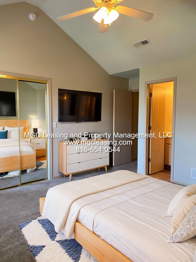 Building Photo - 910 Garden Dr