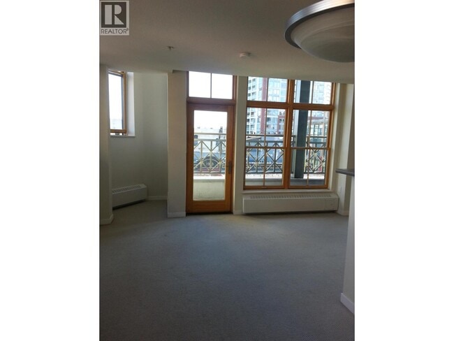 Building Photo - 5 W Pender St