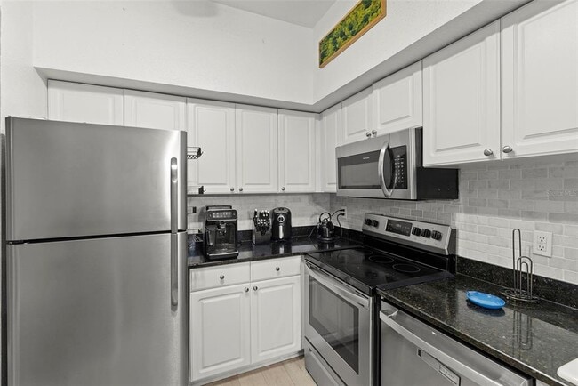 Building Photo - 410 S Armenia Ave