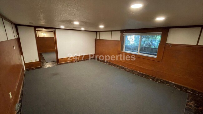 Foto del edificio - Spacious 1 BD | 1 BA on a Beautiful Proper...
