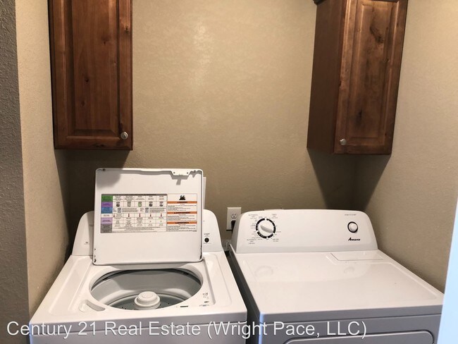 Foto del edificio - 4700-4704 Morton Dr