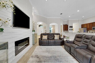 Building Photo - 4060 Oak Tree Dr