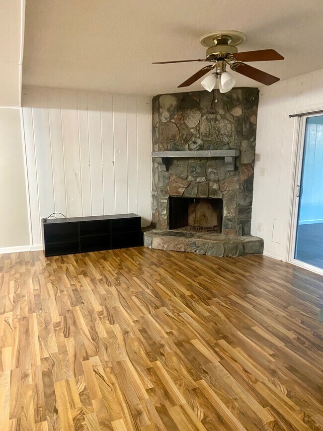 Foto del edificio - 205 Old Rocky Ridge Ln