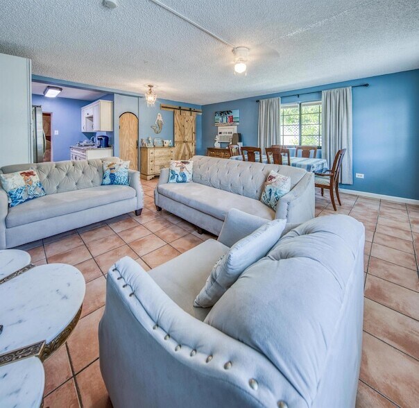 Foto principal - 622 10th Ave N