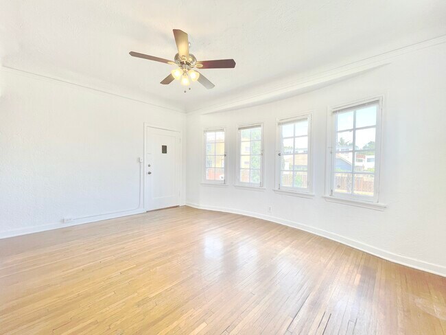 Building Photo - 1301 N Stanley Ave
