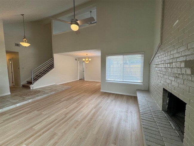 Building Photo - 22018 Elsinore Dr