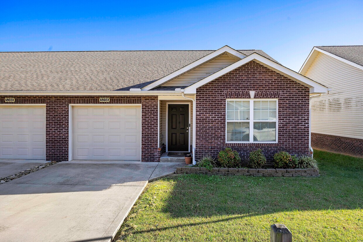 Foto principal - 5354 Dover Springs Way