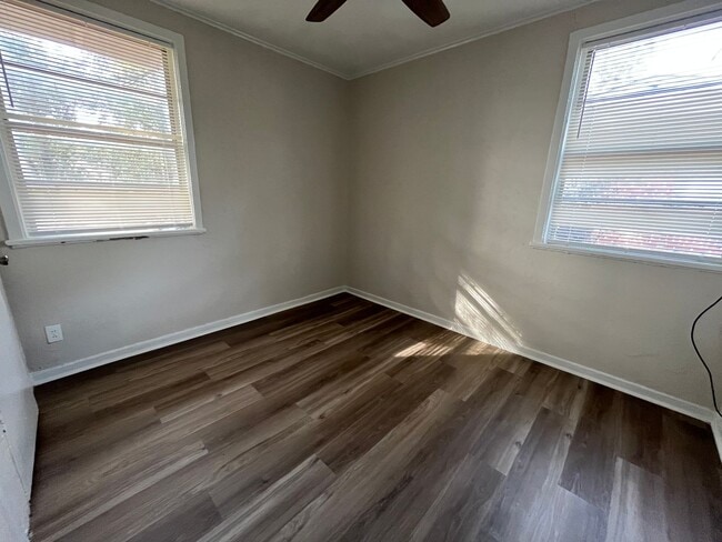 Building Photo - 2108 Robin St