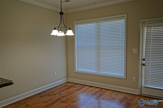 Foto del edificio - 120 Park Square Ln