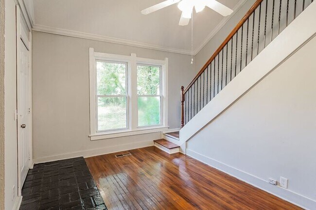 Foto del edificio - 6736 Frankfort Ave