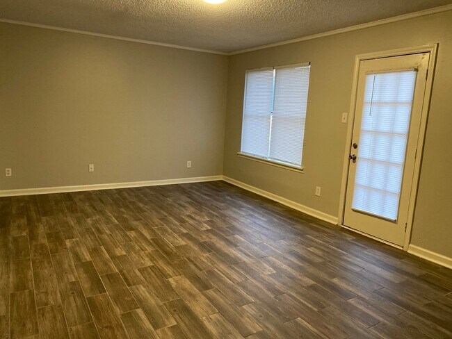 Foto del edificio - 150 Stratford Ln