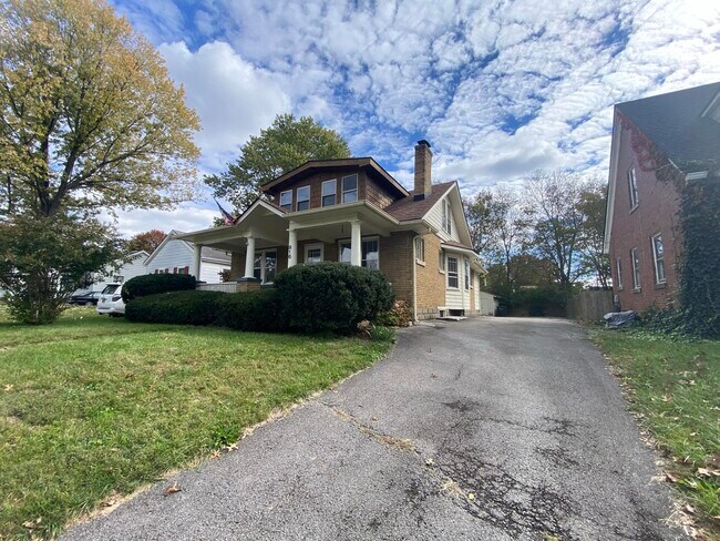Building Photo - 916 Highland Park Dr