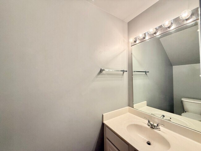 Foto del edificio - **OFFERING REFUNDABLE APPLICATION FEES** Stunning 3BD, 4BA Morrisville Townhome in an HOA Communi...