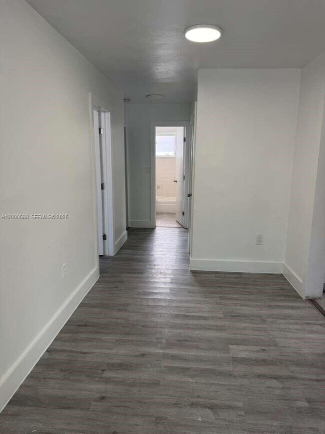 Foto del edificio - 2550 NE 182nd St