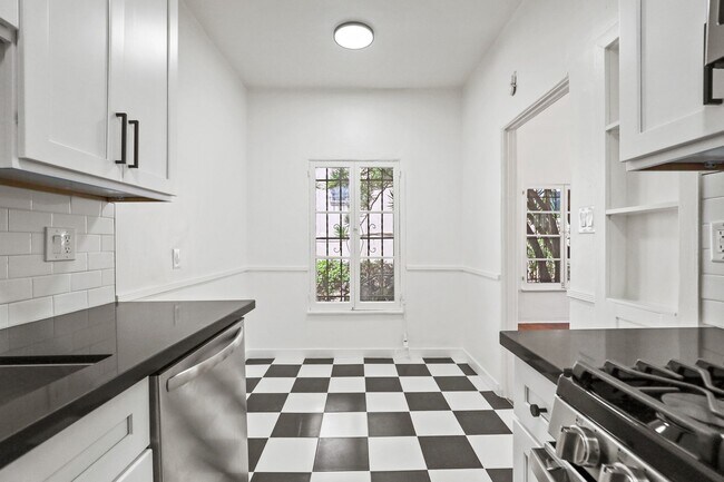 Building Photo - 8433 Blackburn Ave