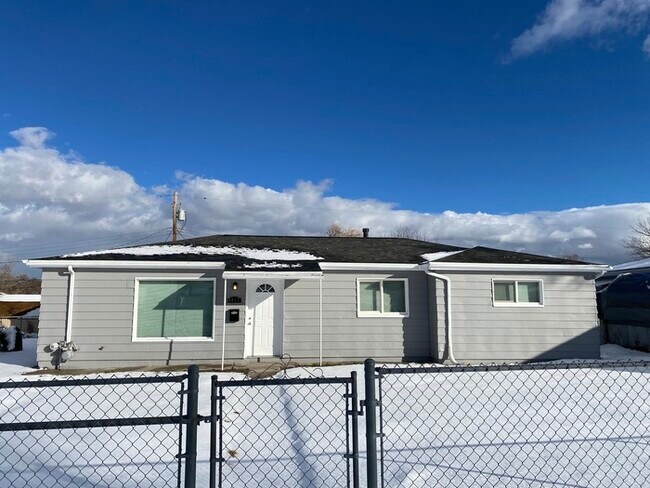 Building Photo - Completely Remodeled 4 Bed House