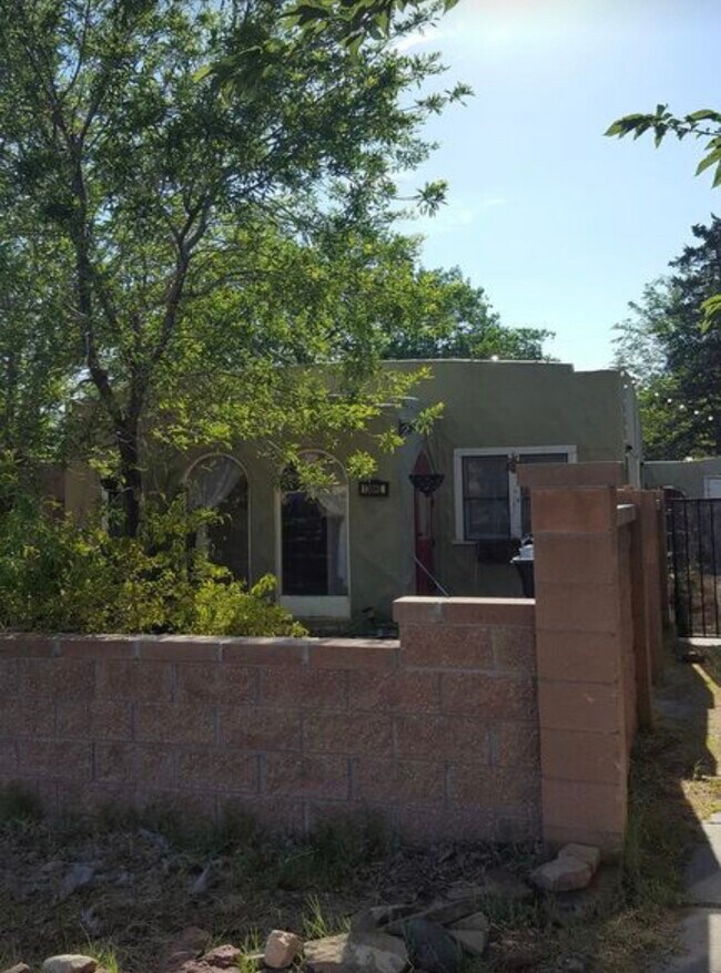 Foto del edificio - 138 Girard Blvd NE