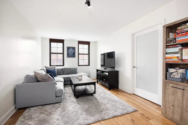 Foto del edificio - 222 E 14th St