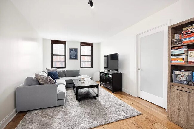 Foto del edificio - 222 W 14th St