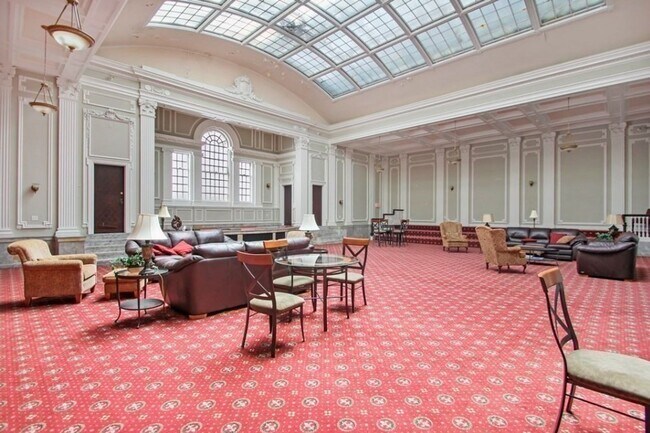 Foto del edificio - AVAILABLE July 1st, 2025! This Opportunity...