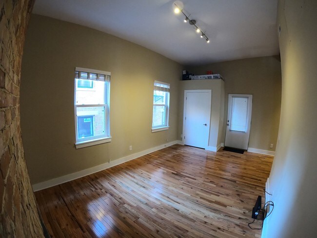 Building Photo - 28 E 13th St