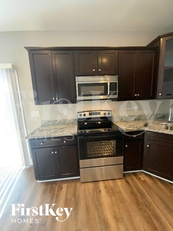 Foto del edificio - 260 Sterling Dr