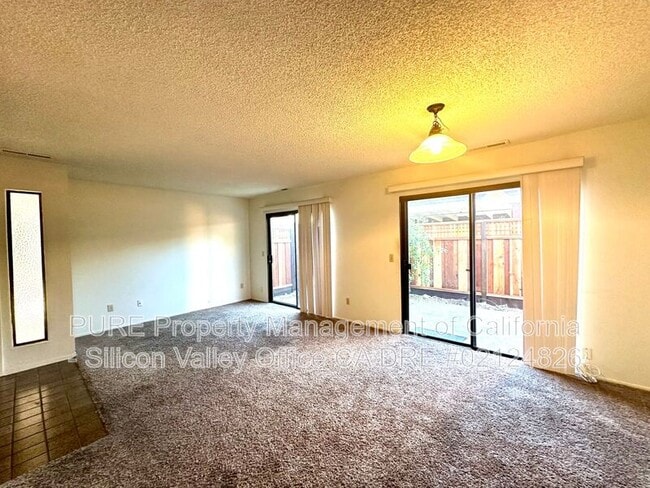 Building Photo - 140 Torrey Pine Terrace