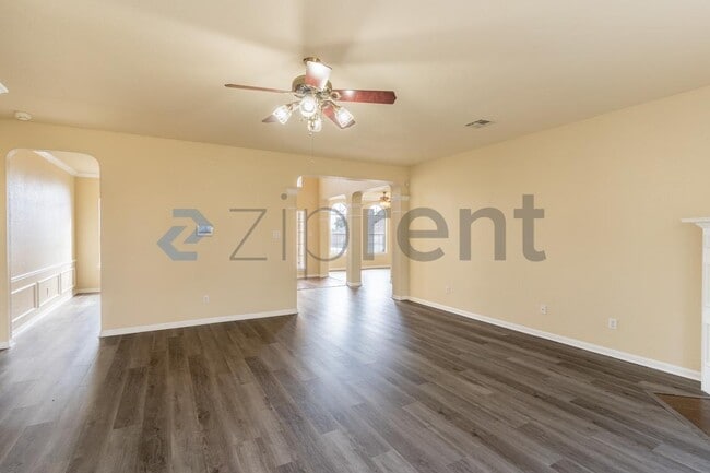 Building Photo - 498 Crossland Dr