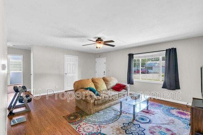 Building Photo - 802 Stratford Dr