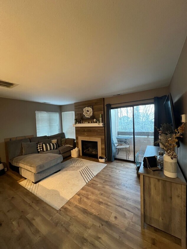 Gorgeous 1 bed, 1 bath, 1 car garage in Ea... - Gorgeous 1 bed, 1 bath, 1 car garage in Ea...