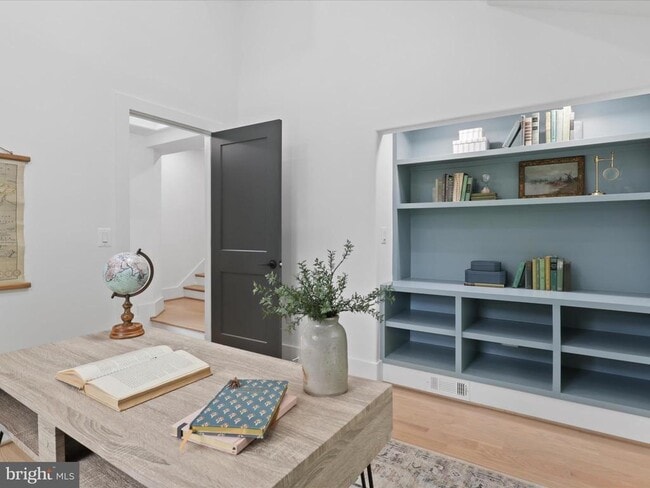 Building Photo - 2520 N Vernon St