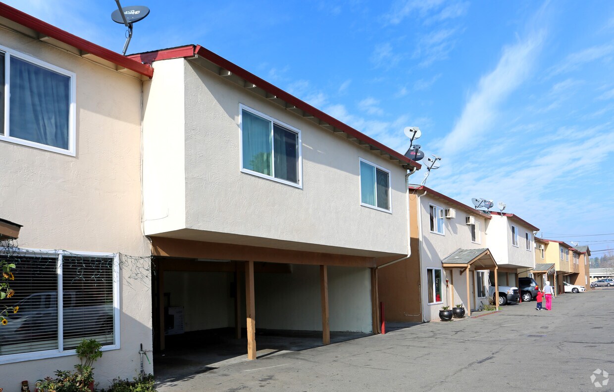 Foto del edificio - Carol Apartments