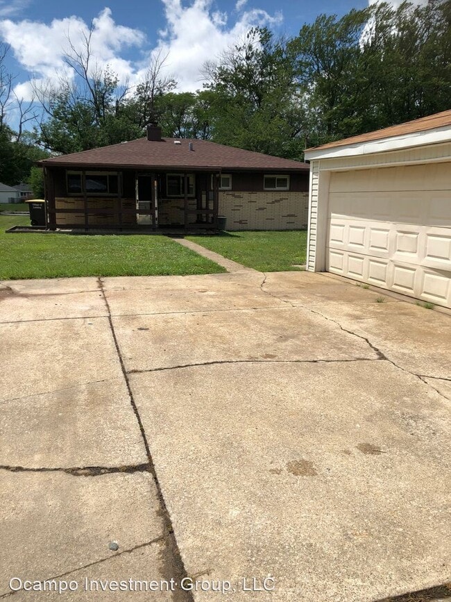 Building Photo - 2 br, 1 bath House - 17941 Oakwood Ave.