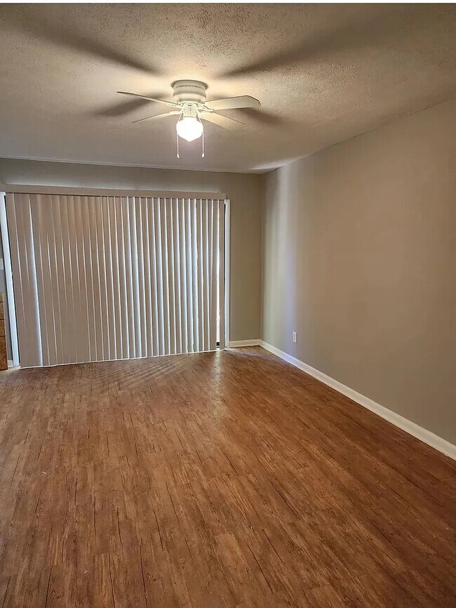 Building Photo - Room in Townhome on Governors Dr
